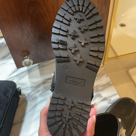 Brand new Boots ONLY size 37 - Picture 6 of 9